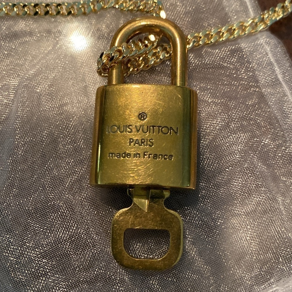 Louis Vuitton lock #300 with key and 16-19” chain - Picture 3 of 3
